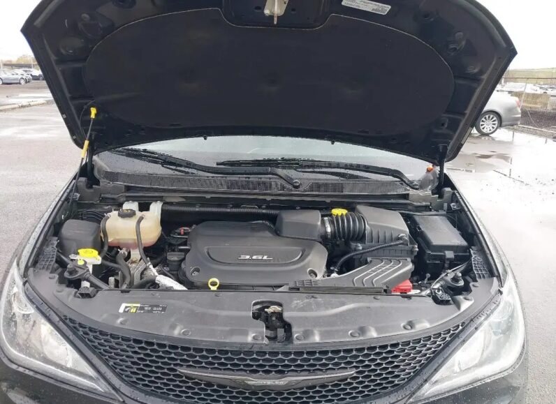Minivan CHRYSLER Pacifica 2018 Benzyna Automatyczna 4×4 (doł. automatycznie) Czarny 4 6 USA Metalik