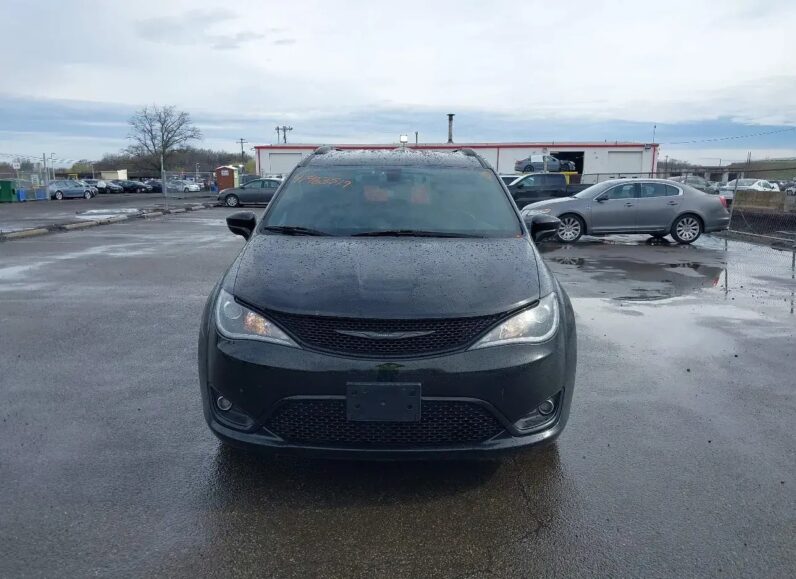Minivan CHRYSLER Pacifica 2018 Benzyna Automatyczna 4×4 (doł. automatycznie) Czarny 4 6 USA Metalik