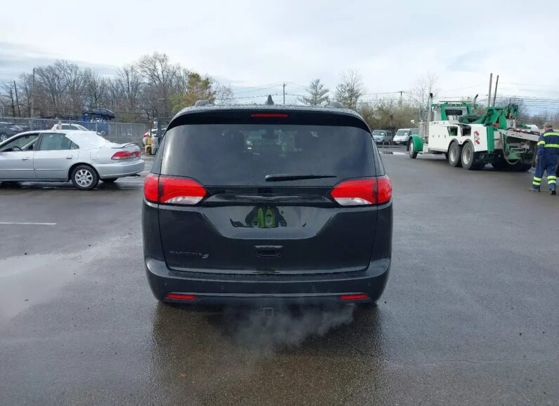 Minivan CHRYSLER Pacifica 2018 Benzyna Automatyczna 4×4 (doł. automatycznie) Czarny 4 6 USA Metalik