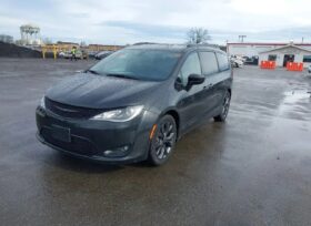 Minivan CHRYSLER Pacifica 2018 Benzyna Automatyczna 4×4 (doł. automatycznie) Czarny 4 6 USA Metalik