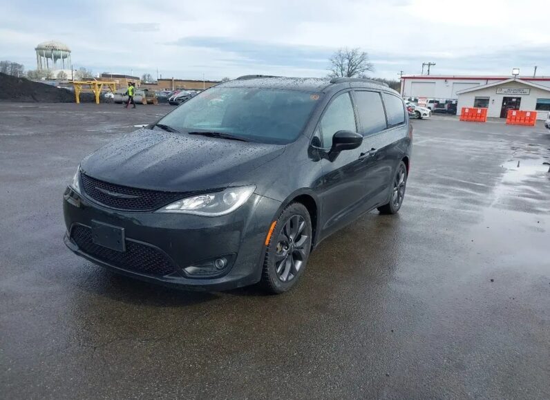 Minivan CHRYSLER Pacifica 2018 Benzyna Automatyczna 4×4 (doł. automatycznie) Czarny 4 6 USA Metalik