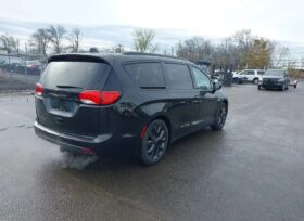 Minivan CHRYSLER Pacifica 2018 Benzyna Automatyczna 4×4 (doł. automatycznie) Czarny 4 6 USA Metalik