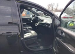 Minivan CHRYSLER Pacifica 2018 Benzyna Automatyczna 4×4 (doł. automatycznie) Czarny 4 6 USA Metalik